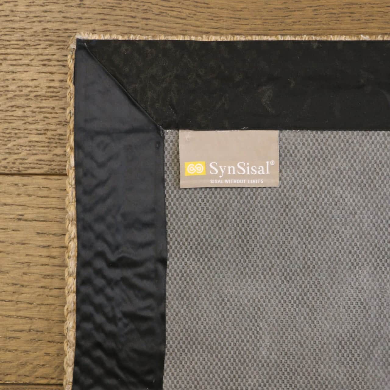 Attached Rug Pad on Infinity Edge Border